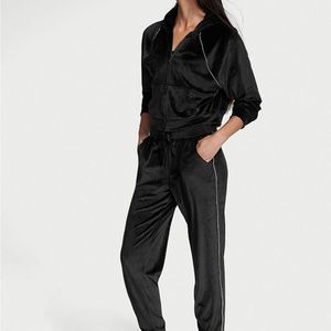 VS VICTORIA SECRET VELOUR SWEATSHIRT AND JOGGER SET SIZE M COLOR BLACK w/DIAMOND